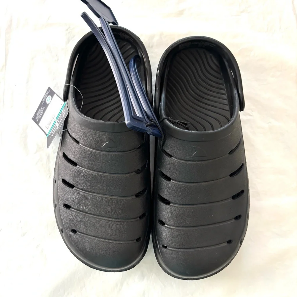 NWT Rugged Shark Kids Cove Black Sandals SZ 4